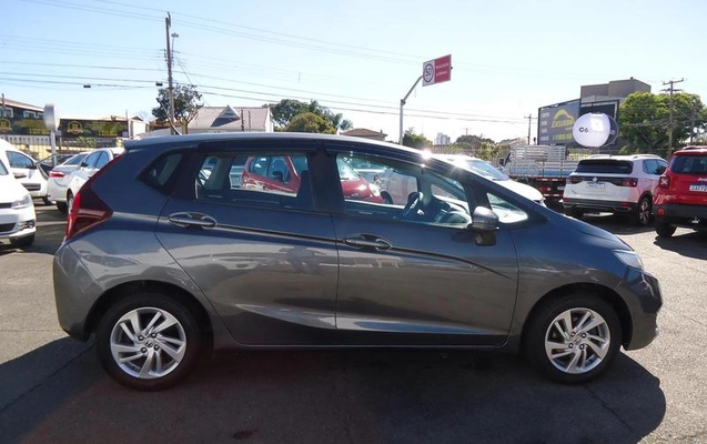 imagem-https://www.socarrao.com.br/sc-vehicle-images-prod/1844118/1787937668378-7589333_5_B_9621224b1e.jpeg