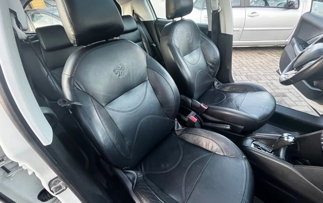 imagem-https://www.socarrao.com.br/sc-vehicle-images-prod/1848954/1780064620057-YjdhOTNhM2EtMzA1Yi00MDliLTgwOGItN2MwZDFmOGNlZjA1LmpwZWc.jpeg