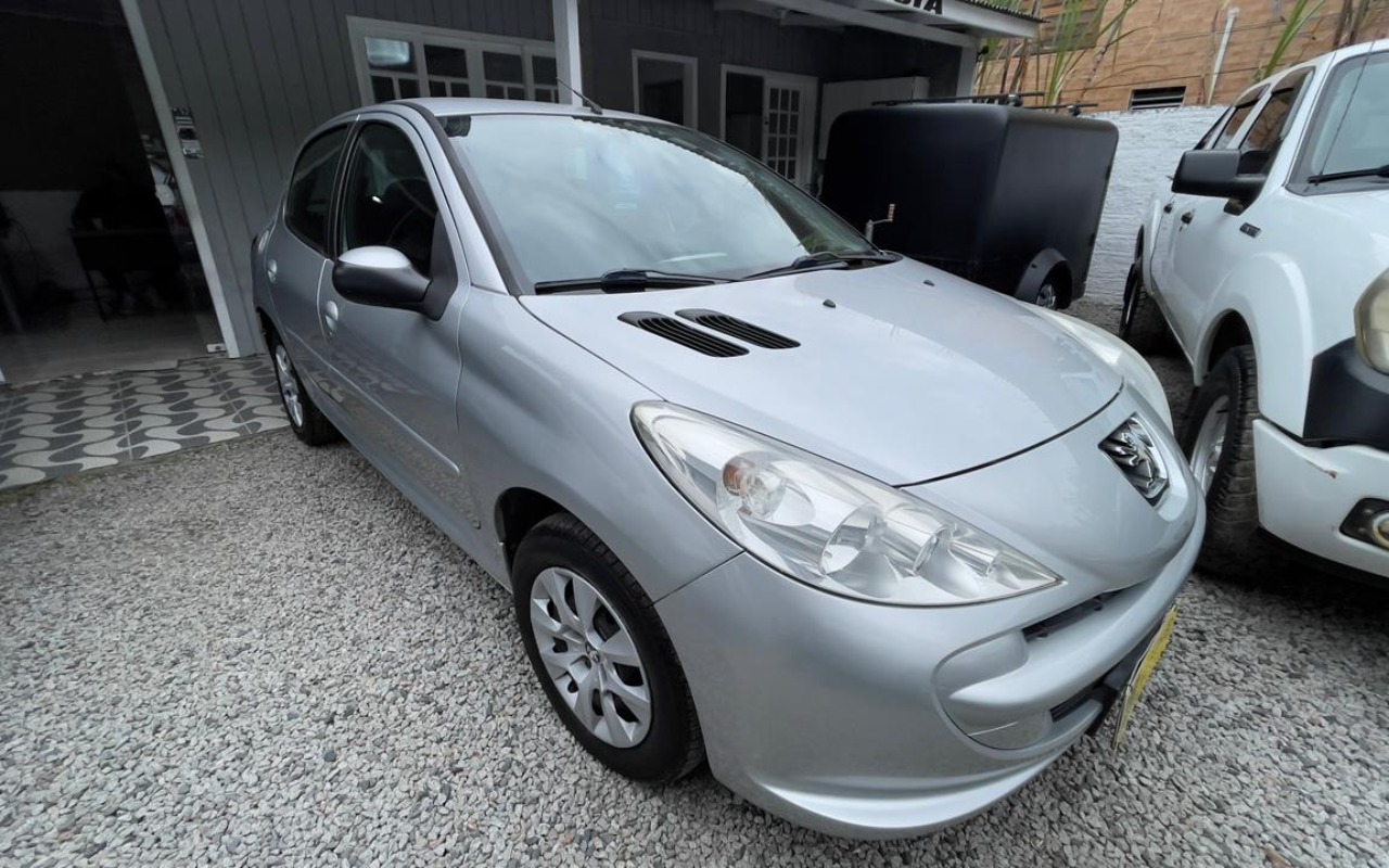 Peugeot 207 Active 1.4 Flex 8V 5p na cor Prata em Florianópolis / SC - 1852689