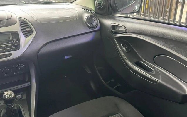 imagem-https://www.socarrao.com.br/sc-vehicle-images-prod/1853415/1789574139439-8137109_13_B_e55f721faa.jpeg