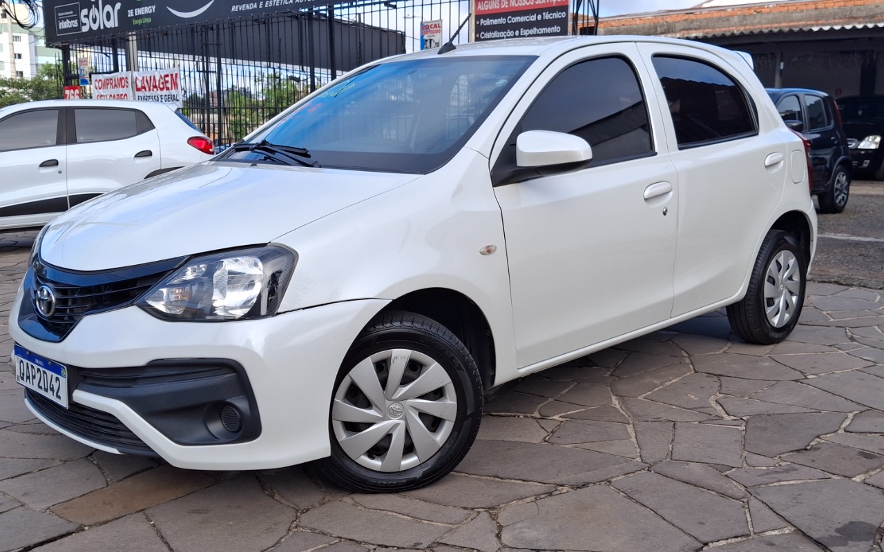 Toyota Etios X 1.3 Flex 16V 5p Mec. na cor Branco no Porto Alegre / RS - 1853770