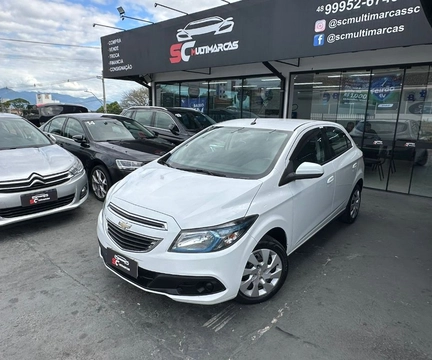 Chevrolet Onix 2015 Branco — foto 1 de 3
