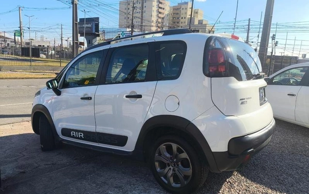 imagem-https://www.socarrao.com.br/sc-vehicle-images-prod/1860060/1785956650384-8138789_11_B_6e8076e82e.jpeg