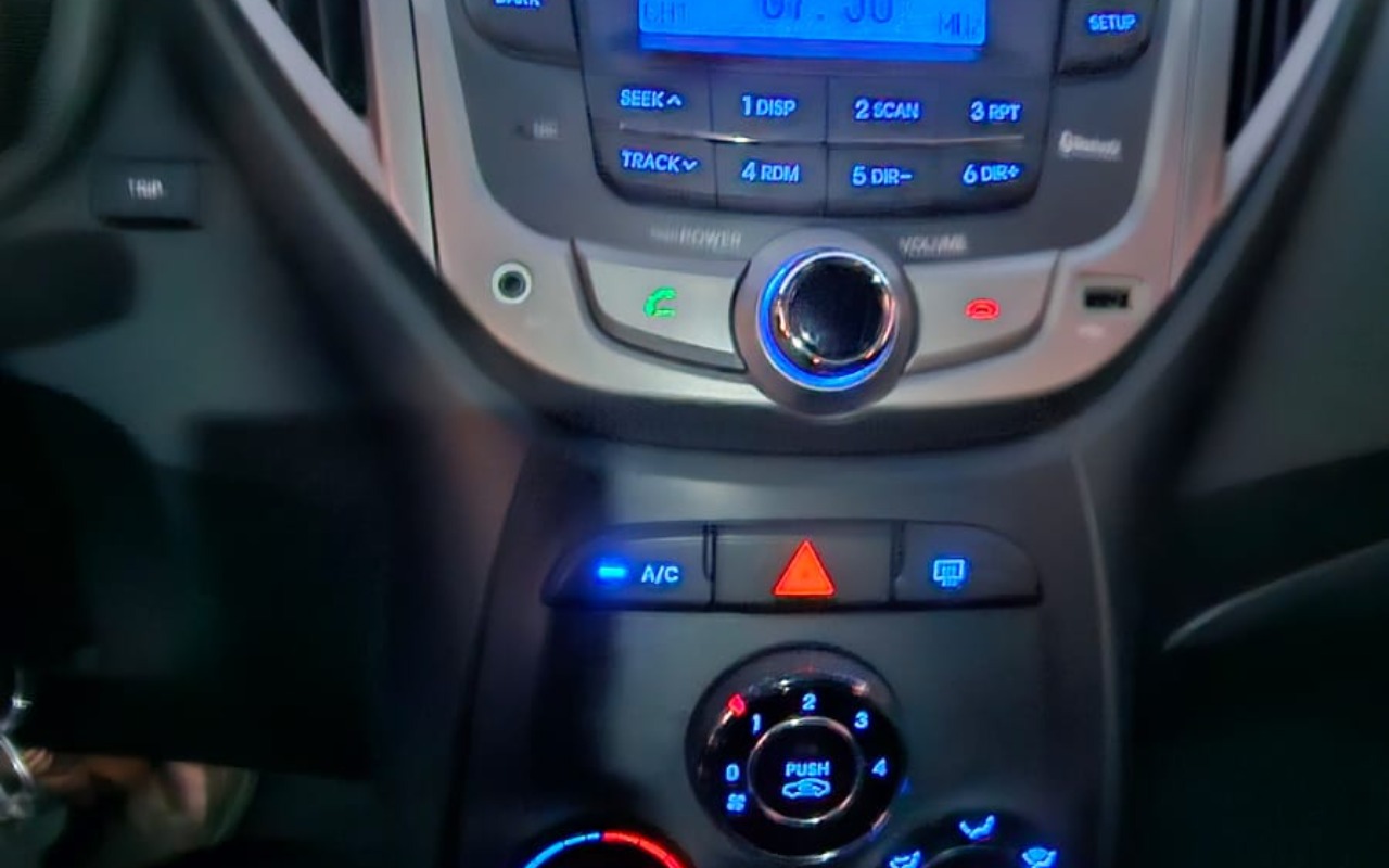 imagem-https://www.socarrao.com.br/sc-vehicle-images-prod/1860336/1780088409945-ZjAzNDkwNjQtNDIxOC00YTA3LTk2YmItNWI5OGM3ZWIzOTcwLmpwZw.jpg