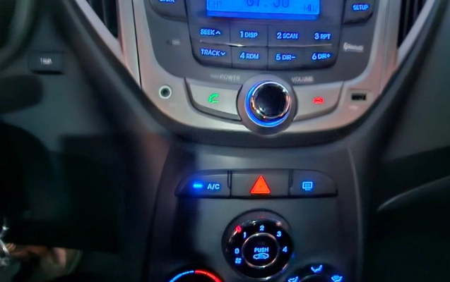 imagem-https://www.socarrao.com.br/sc-vehicle-images-prod/1860336/1780088409945-ZjAzNDkwNjQtNDIxOC00YTA3LTk2YmItNWI5OGM3ZWIzOTcwLmpwZw.jpg