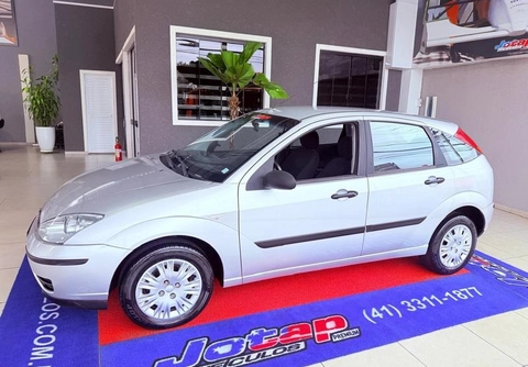 Ford Focus 1.8 16V 5p 2009 Prata — foto 1 de 3