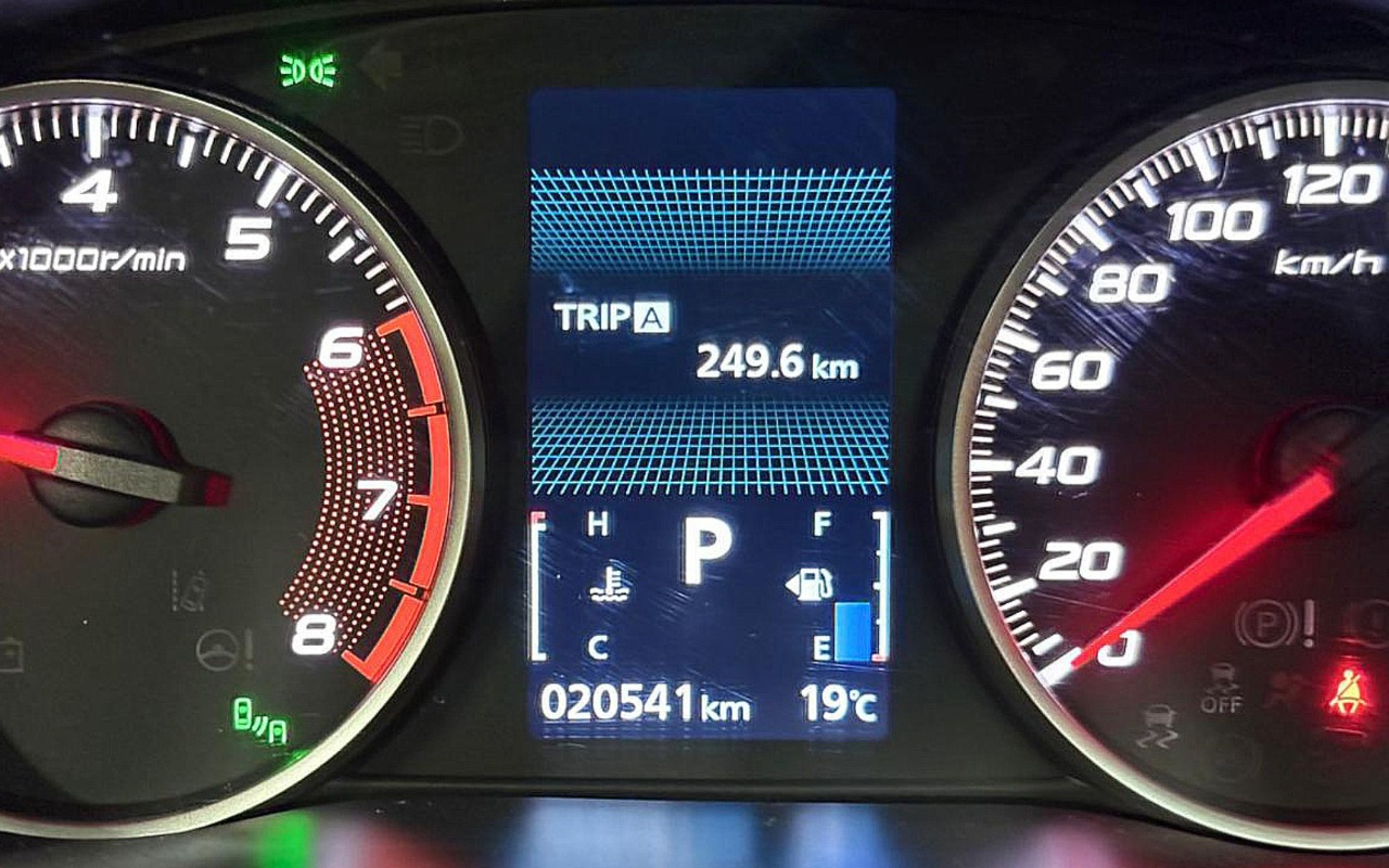 imagem-https://www.socarrao.com.br/sc-vehicle-images-prod/1875709/1780144364018-TUlUU1VCSVNISSBFQ0xJUFNFIENST1NTIEhQRVMgLSAyMDI1IC0gUFJFVE8gLSBTQ1UwQTAxICgyNCkuanBn.jpg