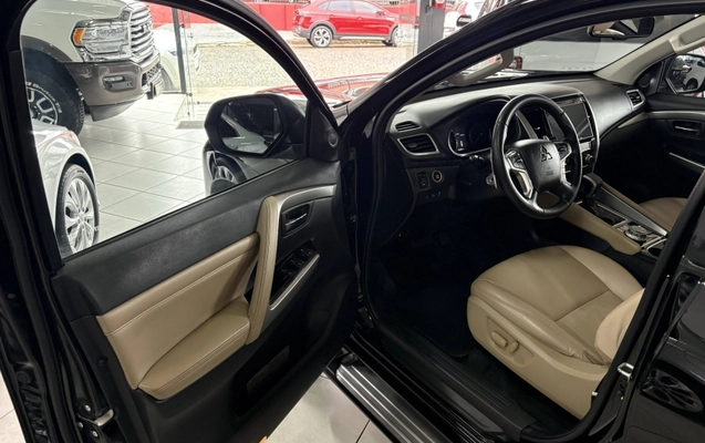 imagem-https://www.socarrao.com.br/sc-vehicle-images-prod/1876176/1788618550458-GmuGV9gdImC2SvVkdM4ZLKL9zlvtUBut.jpg