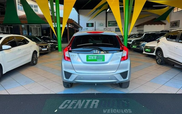 imagem-https://www.socarrao.com.br/sc-vehicle-images-prod/1876892/1789669541637-8107059_6_B_dc053aee0e.jpeg