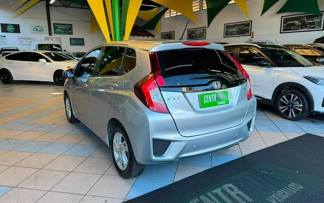 imagem-https://www.socarrao.com.br/sc-vehicle-images-prod/1876892/1789669541638-8107059_9_B_055521d084.jpeg