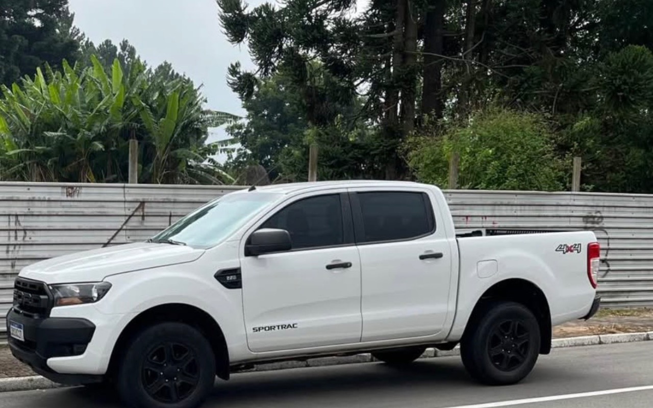 Ford Ranger SPORTRAC 2.2 16V 4x4 CD Dies Aut. na cor Branco em Araucária / PR - 1900075