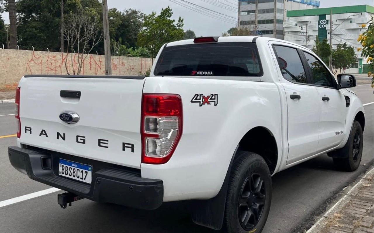 imagem-https://www.socarrao.com.br/sc-vehicle-images-prod/1900075/1780250261587-SU1HXzU4MjguanBlZw.jpeg