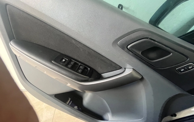 imagem-https://www.socarrao.com.br/sc-vehicle-images-prod/1900075/1780250262700-SU1HXzU4MTguanBlZw.jpeg