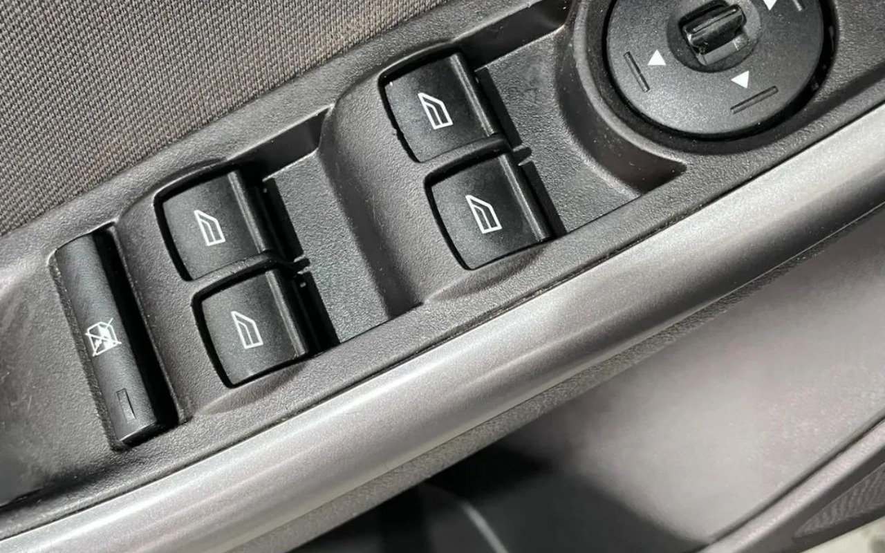 imagem-https://www.socarrao.com.br/sc-vehicle-images-prod/1910988/1780317668393-RkJfSU1HXzE3ODAzMTYwODQ3MzguanBn.jpg