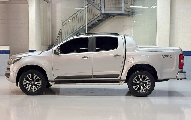 imagem-https://www.socarrao.com.br/sc-vehicle-images-prod/1911170/1780318978549-Q0hFVlJPTEVUIFMxMCBMVFogLSAyMDE5IC0gUFJBVEEgLSBCQ0Q3SDAxICgzKS5qcGc.jpg