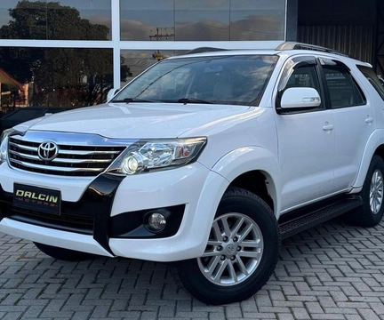 Toyota Hilux SW4 2015 Branco — foto 1 de 3