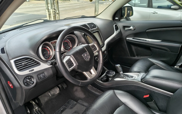 imagem-https://www.socarrao.com.br/sc-vehicle-images-prod/1915108/1781889603203-SU1HXzIwMjYwNjE4XzEyNTQyNjE5M19IRFIuanBn.jpg
