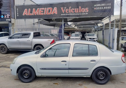 Renault Clio 2009 Prata — foto 1 de 3