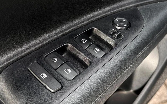 imagem-https://www.socarrao.com.br/sc-vehicle-images-prod/1915566/1780337730173-8107351_5_B_87b32bb723.jpeg