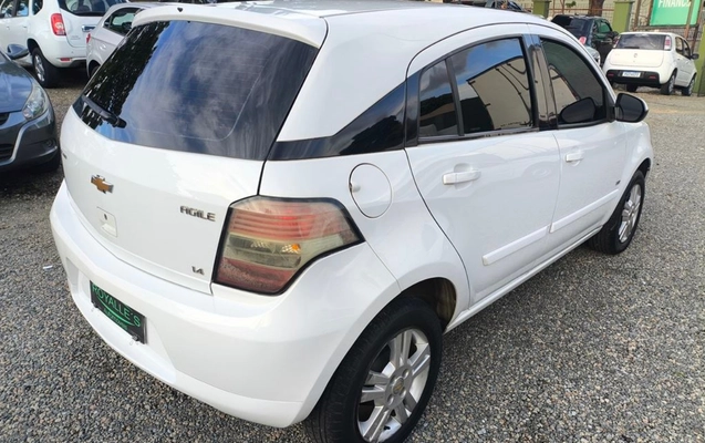 imagem-https://www.socarrao.com.br/sc-vehicle-images-prod/1915575/1780337751357-SU1HXzIwMjUxMjAyXzE3NTMwNyAoQ29weSkuanBn.jpg