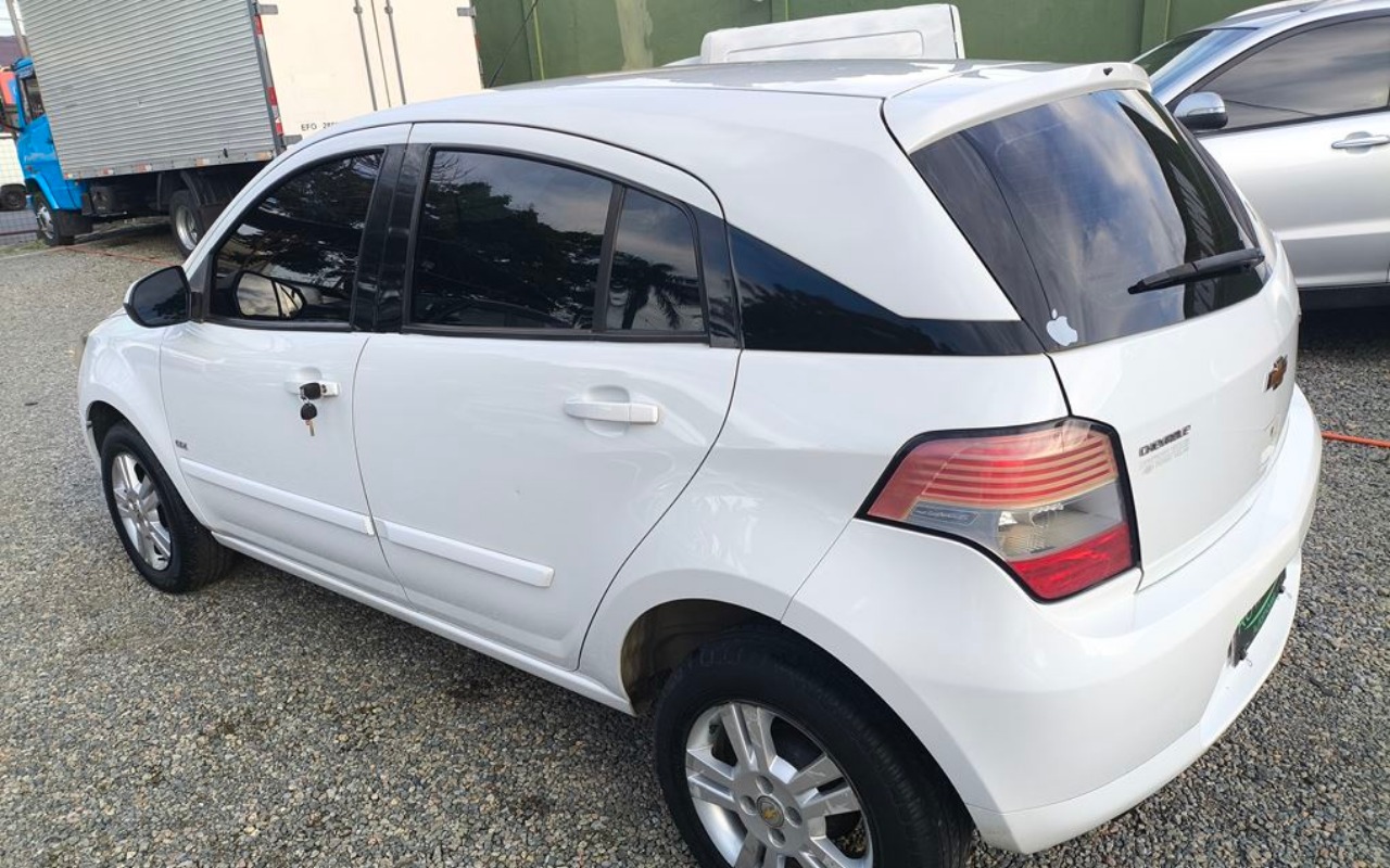 imagem-https://www.socarrao.com.br/sc-vehicle-images-prod/1915575/1780337751468-SU1HXzIwMjUxMjAyXzE3NTMxOSAoQ29weSkuanBn.jpg