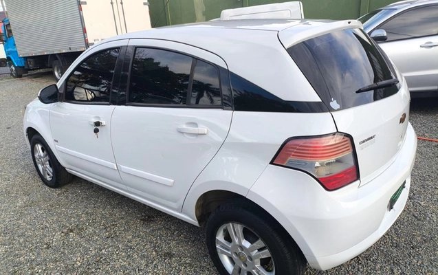 imagem-https://www.socarrao.com.br/sc-vehicle-images-prod/1915575/1780337751468-SU1HXzIwMjUxMjAyXzE3NTMxOSAoQ29weSkuanBn.jpg