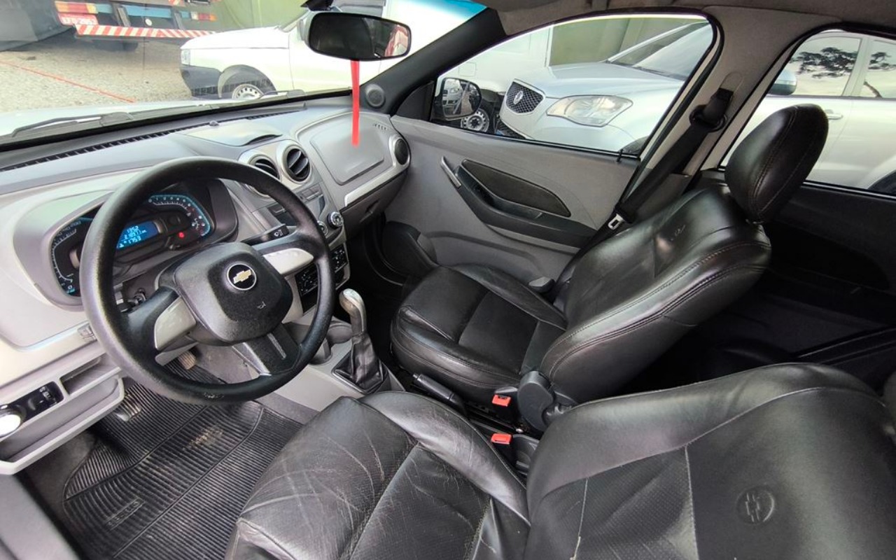 imagem-https://www.socarrao.com.br/sc-vehicle-images-prod/1915575/1780337751740-SU1HXzIwMjUxMjAyXzE3NTM1MiAoQ29weSkuanBn.jpg