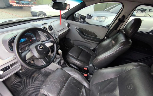 imagem-https://www.socarrao.com.br/sc-vehicle-images-prod/1915575/1780337751740-SU1HXzIwMjUxMjAyXzE3NTM1MiAoQ29weSkuanBn.jpg