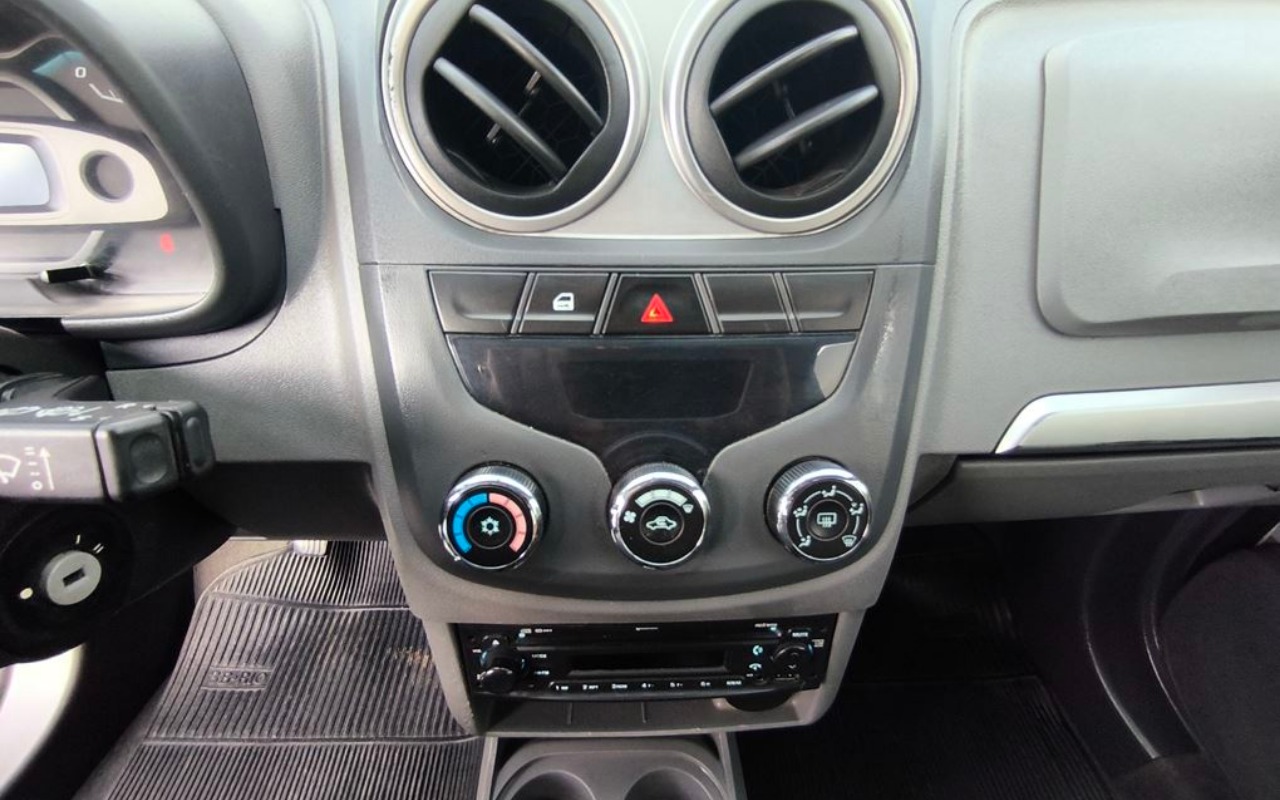 imagem-https://www.socarrao.com.br/sc-vehicle-images-prod/1915575/1780337751993-SU1HXzIwMjUxMjAyXzE3NTQyMCAoQ29weSkuanBn.jpg