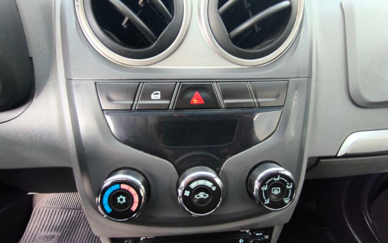 imagem-https://www.socarrao.com.br/sc-vehicle-images-prod/1915575/1780337752072-SU1HXzIwMjUxMjAyXzE3NTQyMiAoQ29weSkuanBn.jpg