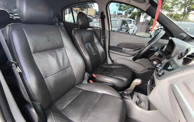 imagem-https://www.socarrao.com.br/sc-vehicle-images-prod/1915575/1780337752189-SU1HXzIwMjUxMjAyXzE3NTQ0MSAoQ29weSkuanBn.jpg