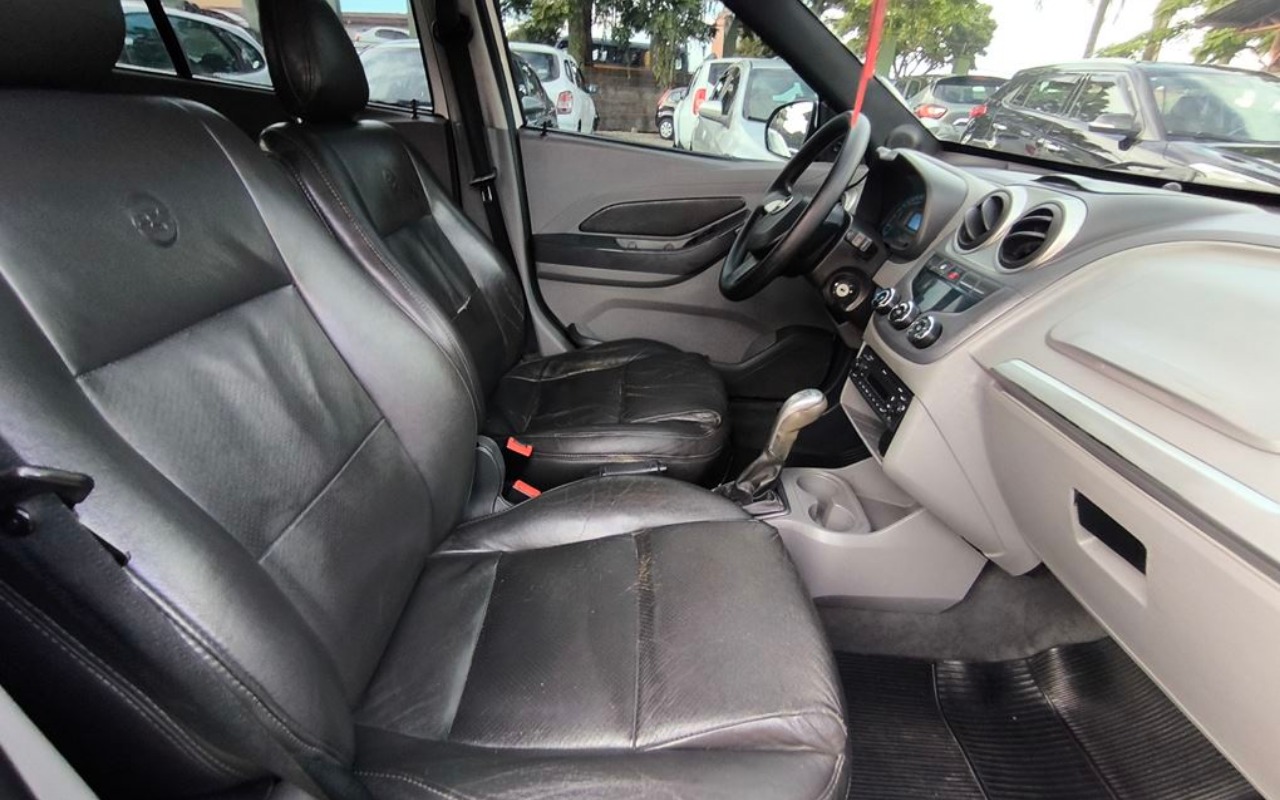 imagem-https://www.socarrao.com.br/sc-vehicle-images-prod/1915575/1780337752302-SU1HXzIwMjUxMjAyXzE3NTQ1NCAoQ29weSkuanBn.jpg