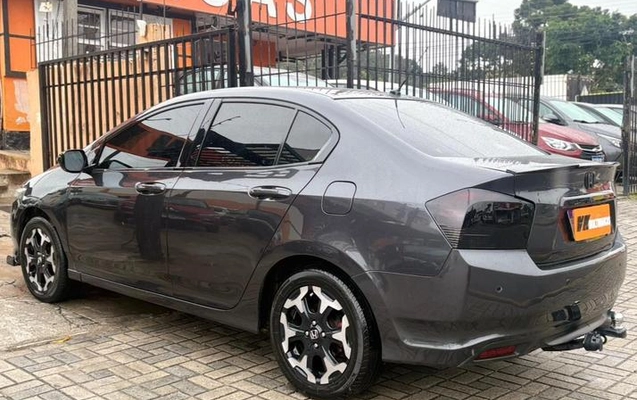 imagem-https://www.socarrao.com.br/sc-vehicle-images-prod/1915769/1780338541663-8039272_12_B_3dd7b54bd6.jpeg