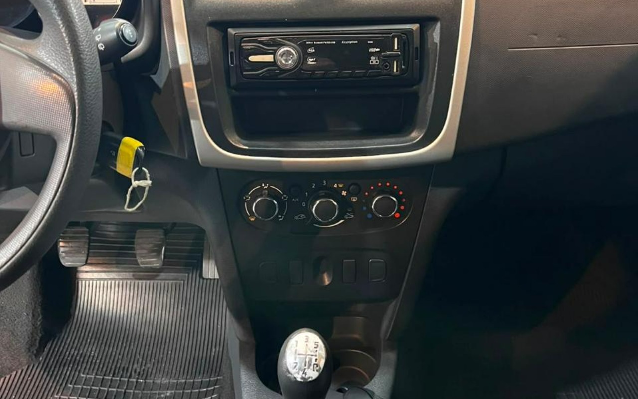 imagem-https://www.socarrao.com.br/sc-vehicle-images-prod/1916467/1780341773533-OC5qcGVn.jpeg