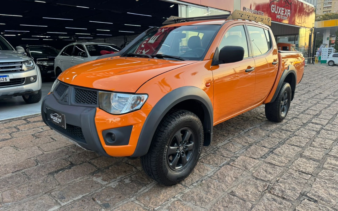 Mitsubishi L200 Triton Savanaoff 3.2 CD TBI Die.Mec na cor Laranja em Indaiatuba / SP - 1928289