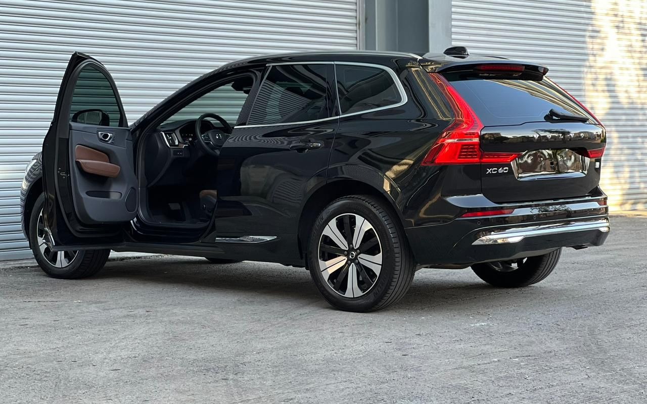 Volvo XC60 2024 Preto — foto 1 de 3