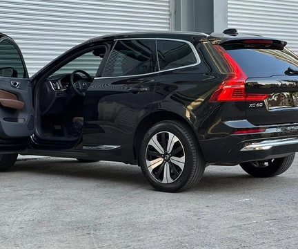 Volvo XC60 2024 Preto — foto 1 de 3