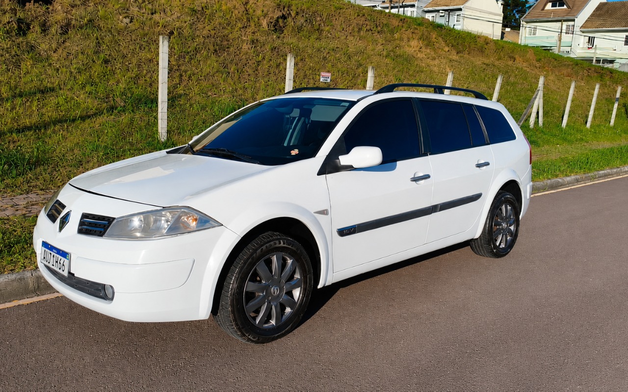 Renault Megane 2012 Branco — foto 1 de 3