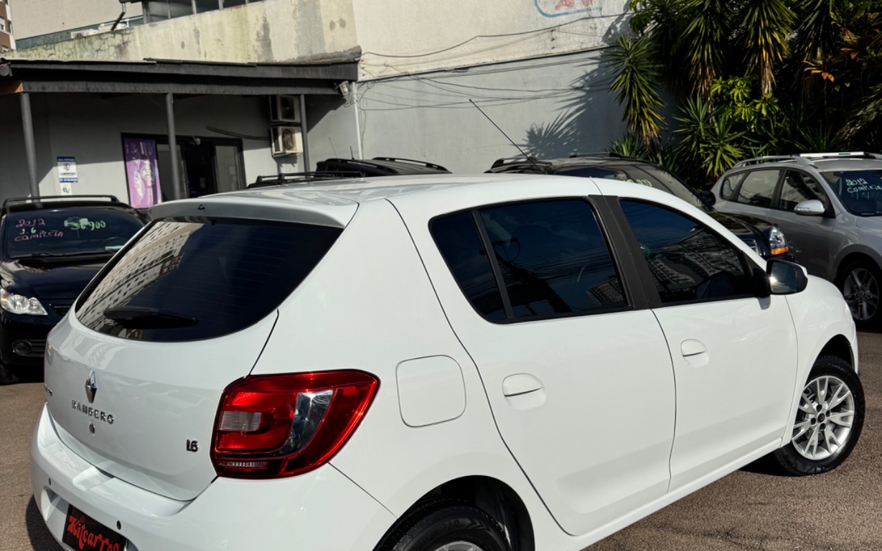 imagem-https://www.socarrao.com.br/sc-vehicle-images-prod/1932022/1780422877741-SU1HXzY2OTIuanBlZw.jpeg