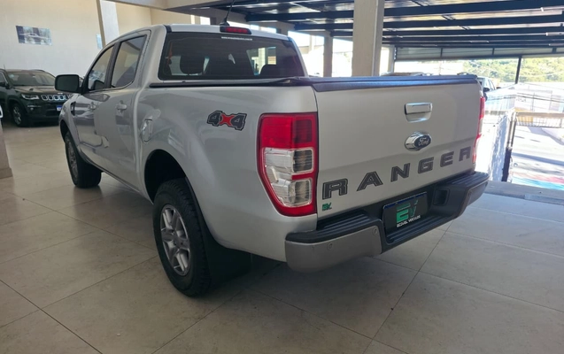 imagem-https://www.socarrao.com.br/sc-vehicle-images-prod/1933533/1785867630419-6378a217-49fb-4128-a26b-683d6722fe2e.jpg