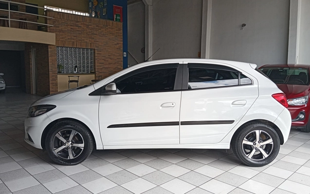 imagem-https://www.socarrao.com.br/sc-vehicle-images-prod/1934320/1787227637984-vehicle_image_1780430923_dd244d03c5d7e5c00f66e9471d9c79b7.jpeg