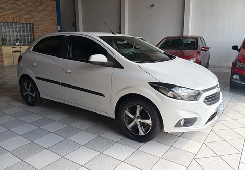 Chevrolet Onix 2018 Branco — foto 1 de 3