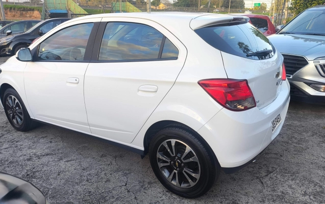 imagem-https://www.socarrao.com.br/sc-vehicle-images-prod/1934464/1780431464920-app-photos-Fspo3DIBFDSausoqHMpdi8zLHir7l3a6.jpg