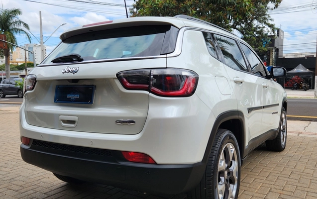 imagem-https://www.socarrao.com.br/sc-vehicle-images-prod/1937541/1789476766417-a42fc95e-20d6-4db7-9f99-1436469c40b4.jpg