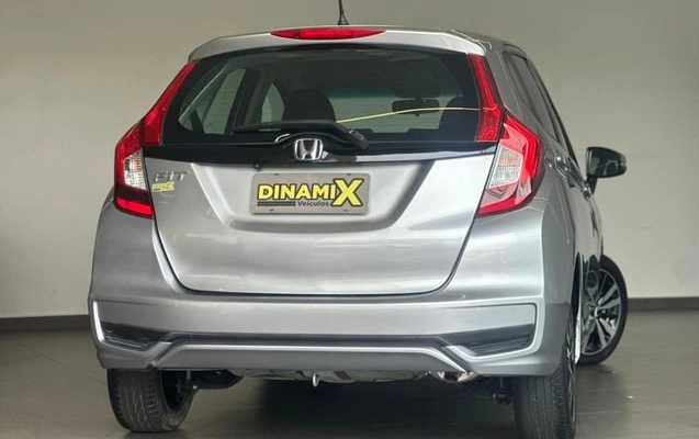imagem-https://www.socarrao.com.br/sc-vehicle-images-prod/1947022/1790021122013-8151883_11_B_999b96da2f.jpeg