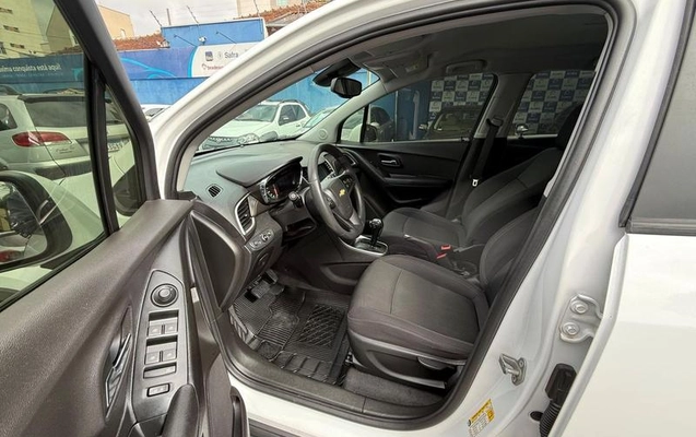 imagem-https://www.socarrao.com.br/sc-vehicle-images-prod/1947950/1790016153455-8152413_4_B_5e4bc486b4.jpeg