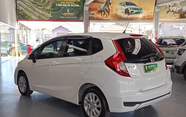 imagem-https://www.socarrao.com.br/sc-vehicle-images-prod/1949180/1788285865832-AmiHdw11BNe4zHw2Pthx9sYuVZSat7rg.jpg