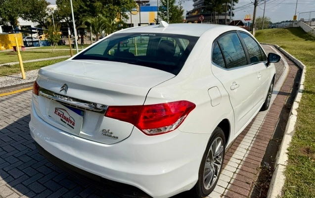 imagem-https://www.socarrao.com.br/sc-vehicle-images-prod/1950554/1784387385614-cdebde6f-19d5-468e-a69a-0340f525392f.jpg