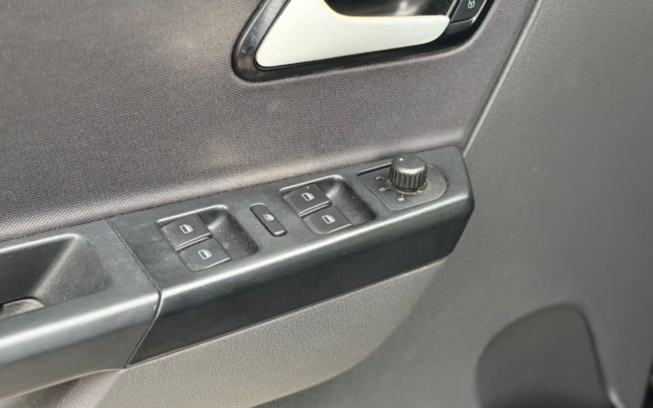 imagem-https://www.socarrao.com.br/sc-vehicle-images-prod/1950831/1780510065197-V2hhdHNBcHAgSW1hZ2UgMjAyNi0wNi0wMiBhdCAwOS4zOS40MiAoMSkuanBlZw.jpeg