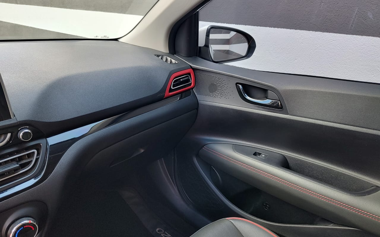 imagem-https://www.socarrao.com.br/sc-vehicle-images-prod/1951210/1780512680539-V2hhdHNBcHAgSW1hZ2UgMjAyNi0wMi0xMiBhdCAxNC41NC40MDYuanBlZw.jpeg